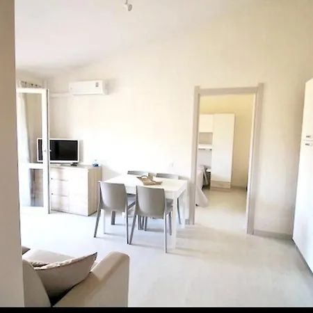 With 2 Bedrooms In With Furnished Balcony And Wifi 2 Km From The Beach Apartment *