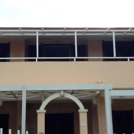 With 2 Bedrooms In With Furnished Balcony And Wifi 2 Km From The Beach